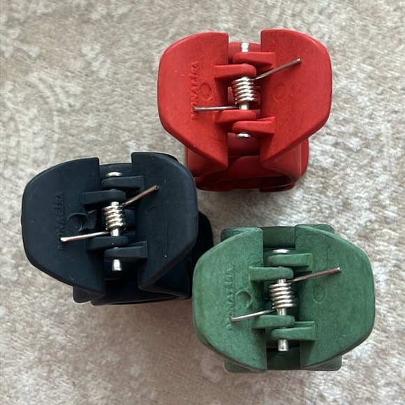 Brand New Set of 6 Matte Hair Clips 1” Nonslip Claw Red Black Green Accessory - Picture 8 of 9